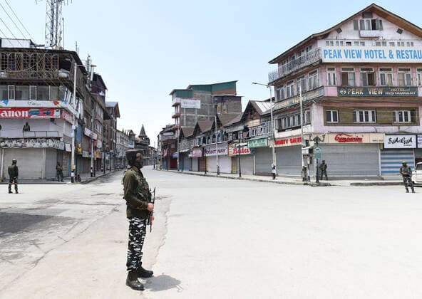 SRINAGAR, INDIA - MAY 17: Paramilitary personnel stand on guard, during the ongoing COVID-induced lockdown, on May 17 2021 in Srinagar, India. (Photo by Waseem Andrabi Hindustan Times) Daily Life Amid Second Wave Of COVID-19 Pandemic In India
