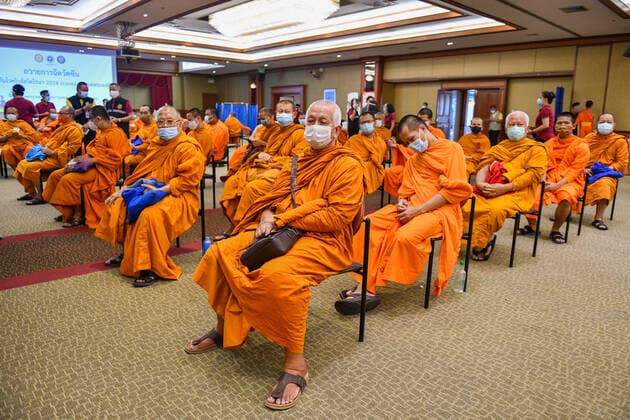 Thailand: Vaccination against COVID-19 for Buddhist monks in Bangkok A Thai Buddhist monk reacts as he receives a shot of Sinovac vaccine, developed by China s firm during a vaccination drive against the COVID-19 coronavirus pandemic at the Priest Hospital in Bangkok. Bangkok Thailand Copyright: VichanxPoti