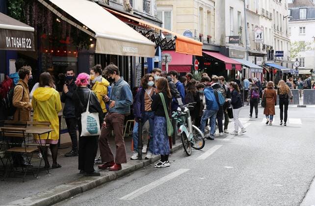 reouverture des magasins des cinemas des terrasses pendant l epidemie de covid-19 NEWS: reouverture des commerces - Paris - 19 05 2021 JonathanRebboah Panoramic  PESRK24022012
