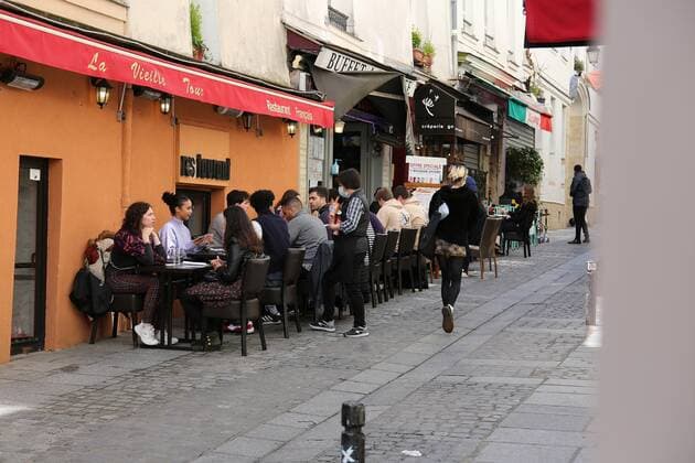 reouverture des magasins des cinemas des terrasses pendant l epidemie de covid-19 NEWS: reouverture des commerces - Paris - 19 05 2021 JonathanRebboah Panoramic  PESRK24022012
