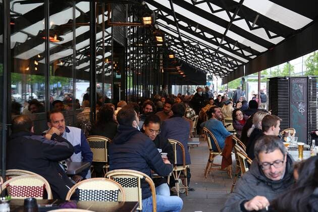 reouverture des magasins des cinemas des terrasses pendant l epidemie de covid-19 NEWS: reouverture des commerces - Paris - 19 05 2021 JonathanRebboah Panoramic  PESRK24022012
