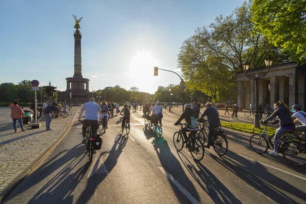 Bilder des Jahres 2021, News 05 Mai News Themen der Woche KW20 19.05.2021,Berlin,Deutschland,GER,Ride of Silence - Fahrraddemonstration zum Gedenken an tödlich verunglückte Radfahrende *** 19 05 2021,Berlin,Germany,GER,Ride of Silence bicycle demonstration to commemorate cyclists killed in accident