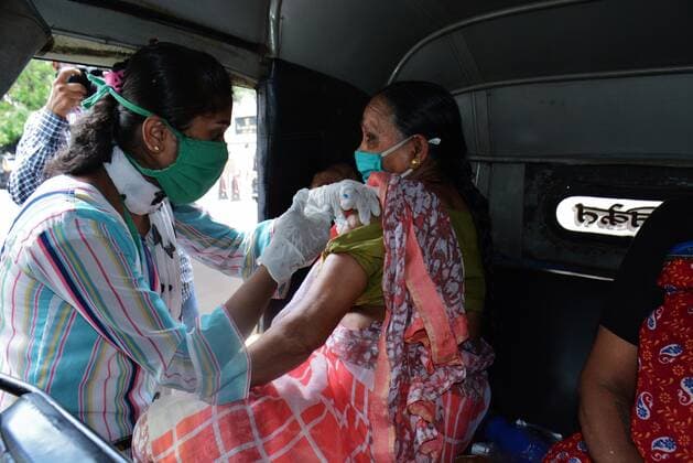 MUMBAI, INDIA ? MAY 19: Senior citizens get inoculated against Covid-19 at a drive-in centre as vaccination resumed after four days at the Police Ground, in Ghatkopar, on May 19, 2021 in Mumbai, India. (Photo by Praful Gangurde Hindustan Times ) COVID-19 Vaccination Drive
