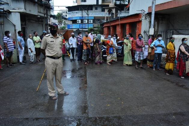 MUMBAI, INDIA ? MAY 19: Senior citizens wait in queue for Covid inoculation at TMC s C.R. Wadia Hospital as vaccination resumed after four days in Thane, on May 19, 2021 in Mumbai, India. (Photo by Praful Gangurde Hindustan Times ) COVID-19 Vaccination Drive