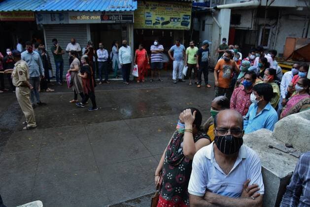 MUMBAI, INDIA ? MAY 19: Senior citizens wait in queue for Covid inoculation at TMC s C.R. Wadia Hospital as vaccination resumed after four days in Thane, on May 19, 2021 in Mumbai, India. (Photo by Praful Gangurde Hindustan Times ) COVID-19 Vaccination Drive