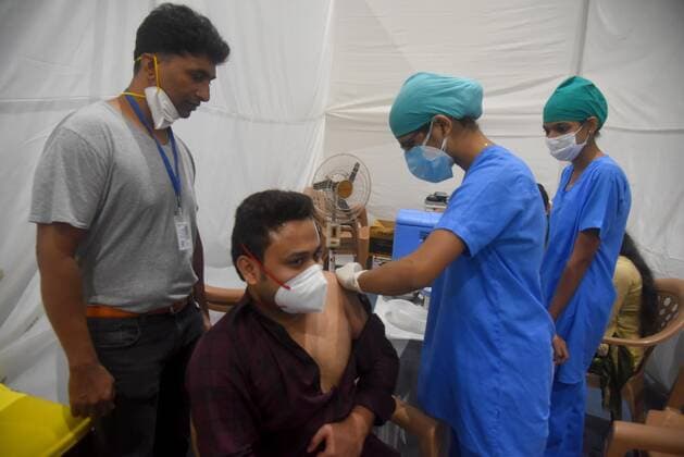 MUMBAI, INDIA MAY 19: Less number of beneficiaries of the above 60-plus age group were seen getting inoculated due to online appointments at NESCO Jumbo Covid-19 Vaccination Centre, Goregaon, on May 19, 2021 in Mumbai, India. (Photo by Vijay Bate Hindustan Times ) COVID-19 Vaccination Drive
