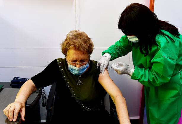 (210521) -- DAMASCUS, May 21, 2021 -- A woman receives a dose of COVID-19 vaccine in Damascus, Syria, May 20, 2021. (Photo by Xinhua) SYRIA-DAMASCUS-COVID-19-VACCINATION AmmarxSafarjalani 