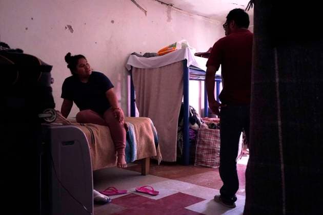 MEX: MIGRANTS AWAIT US VISAS MEXICAN REFUGE CENTERS Refugees go on with daily life in Centro Comunitario shelter on May 20 ,2021 in Ciudad Juarez Mexico. Migrants await for months sometimes to obtain US Visas in Mexican Refuge Centers. According to unofficial estimates approximately 200,000 migrants have crossed into the United States along the southern border since February 2021. Ciudad Juarez Chihuahua Mexico lamparski-mexmigra210521_nppOC  Copyright: xJohnxLamparskix