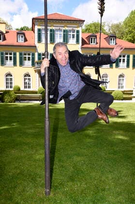 Bilder des Jahres 2021, Entertainment 05 Mai Entertainment Themen der Woche KW20 Entertainment Bilder des Tages Günther Sigl bei der Pressekonferenz zum Eulenspiegel Flying Circus im Schlosspark Suresnes in der katholischen Akademie. München, 20.05.2021 *** Günther Sigl at the press conference on the Eulenspiegel Flying Circus in the Suresnes Castle Park at the Catholic Academy in Munich, 20 05 2021 Foto:xS.xAdamx xFuturexImage