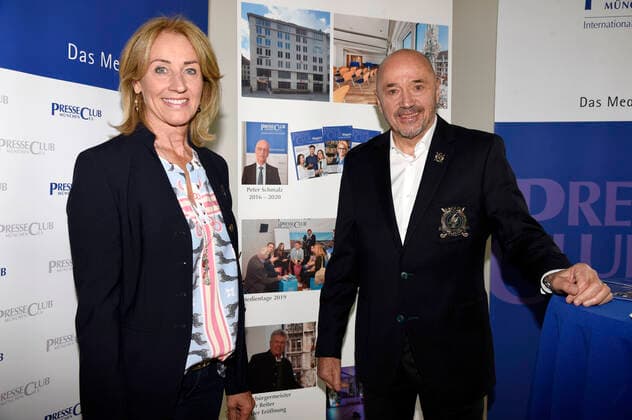 Michaela Gerg und Christian Neureuther bei der Pressekonferenz zum 1. digitalen Jugendpreis 2021 unter dem Motto sagwasduwillst im Presseclub. München, 21.05.2021