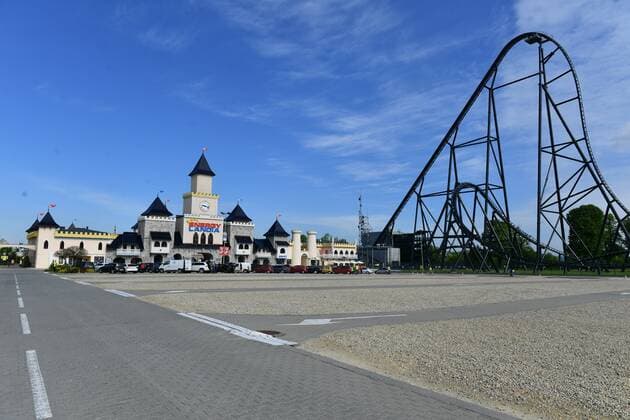 Coronavirus in Polen, Wiedereröffnung des Freizeitparks Energylandia in Zator Poland s biggest amusement park reopens after lockdown Photo: Artur Barbarowski East News The largest amusement park in the country ?Energylandia? has been reopened after a pandemic break on May 21, 2021 in Zator near Cracow, Poland. EN_01477445_0003 