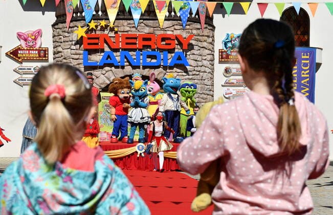 Coronavirus in Polen, Wiedereröffnung des Freizeitparks Energylandia in Zator Poland s biggest amusement park reopens after lockdown Photo: Artur Barbarowski East News The largest amusement park in the country ?Energylandia? has been reopened after a pandemic break on May 21, 2021 in Zator near Cracow, Poland. EN_01477445_0031 