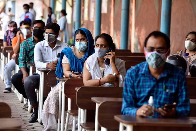 NEW DELHI, INDIA - MAY 21: People waiting to be vaccinated against Covid-19 at Govt Boys Senior Secondary School Malviya Nagar on May 21, 2021 in New Delhi, India. (Photo by Sanjeev Verma Hindustan Times) COVID-19 Vaccination Drive