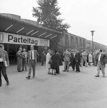 SPD-Parteitag in Dortmund 1966 DEU, Deutschland, Dortmund: Der Parteitag der SPD vom 1.-5-6.1966 in der Dortmund Westfalenhalle. DEU, Germany, Dortmund: The Party Congress of the SPD from 1-5.6.1966 in the Dortmund Westfalenhalle. NRW *** SPD Party Congress in Dortmund 1966 DEU, Germany, Dortmund The Party Congress of the SPD from 1 5 6 1966 in the Dortmund Westfalenhalle DEU, Germany, Dortmund The Party Congress of the SPD from 1 5 6 1966 in the Dortmund Westfalenhalle NRW