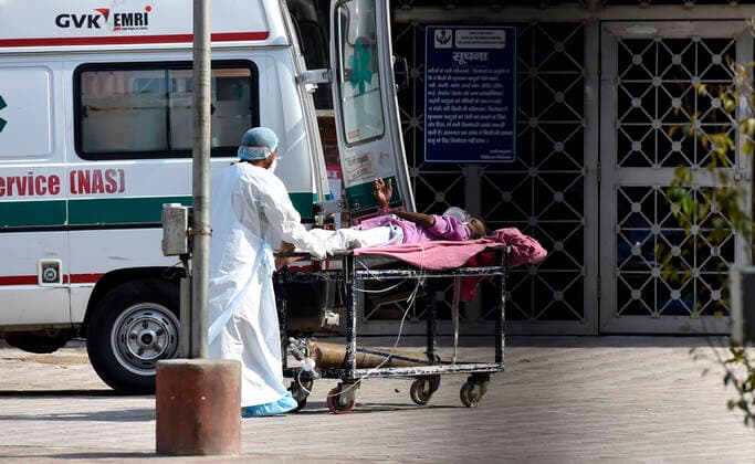 NEW DELHI, INDIA - MAY 21: A Covid-19 patient is being brought for treatment at Lok Nayak Jai Prakash (LNJP) Hospital, on May 21, 2021 in New Delhi, India. (Photo by Sanjeev Verma Hindustan Times) Daily Life Amid Coronavirus Pandemic In India