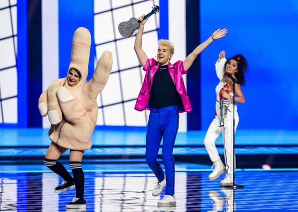Bilder des Jahres 2021, Entertainment 05 Mai Entertainment Themen der Woche KW20 Entertainment Bilder des Tages ROTTERDAM - Jendrik from Germany with the song I Don t Feel Hate during the final of the Eurovision Song Contest 2021. The song festival is organized in the Netherlands and takes place in an adapted form in Rotterdam. Due to the corona virus, only a limited number of visitors are welcome. ANP POOL SANDER KING *** ROTTERDAM Jendrik from Germany with the song I Dont Feel Hate during the final of the Eurovision Song Contest 2021 The song festival is organized in the Netherlands and takes place in an adapted form in Rotterdam Due to the corona virus, only a limited number of visitors are welcome ANP POOL SANDER KING  Copyright: xHollandsexHoogtex xxANPx x431695312x