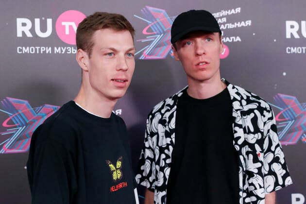 KRASNOGORSK, MOSCOW REGION, RUSSIA - MAY 22, 2021: Singers Mikhail (L) and Ivan Zasidkevich of the pop band DABRO attend the 10th RU.TV Channel music award ceremony at Crocus City Hall. Sergei Karpukhin TASS  TS101032