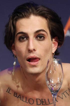 Bilder des Jahres 2021, Entertainment 05 Mai Entertainment Themen der Woche KW20 Entertainment Bilder des Tages ROTTERDAM, NETHERLANDS - MAY 23, 2021: Vocalist Damiano David of the Maneskin rock band representing Italy, the winner of the 2021 Eurovision Song Contest Final, during a news conference at the Rotterdam Ahoy Arena. Vyacheslav Prokofyev TASS  TS101051