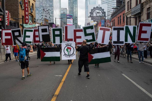 May 22, 2021, Toronto, Ontario, Canada: Pro-Palestinian protestors gather on the streets of Toronto, less than 48 hours after ceasefire took effect. More than 11 days of bloodshed claimed the lives of at least 230 Palestinians and 12 Israelis, and brought widespread devastation to critical infrastructure in the Hamas-ruled Gaza Strip. Toronto Canada - ZUMAc232 20210522_zip_c232_014 Copyright: xGilesxCampbellx