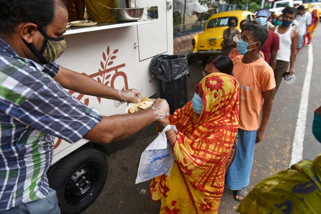 Coronavirus Emergency In Kolkata Free food distribution to the poor family members amid Coronavirus emergency in Kolkata, India, 23 May, 2021. India has surpassed Nigeria when it comes to having the largest population of people living in extreme poverty. India added another 85 million poor to its existing huge numbers that have somehow been surviving below the poverty line. The devastating second wave of Covid-19 may leave a still bigger dent in poverty estimates according to an Indian media report. Kolkata West Bengal India aditya-notitle210523_npbBu  Copyright: xIndranilxAdityax