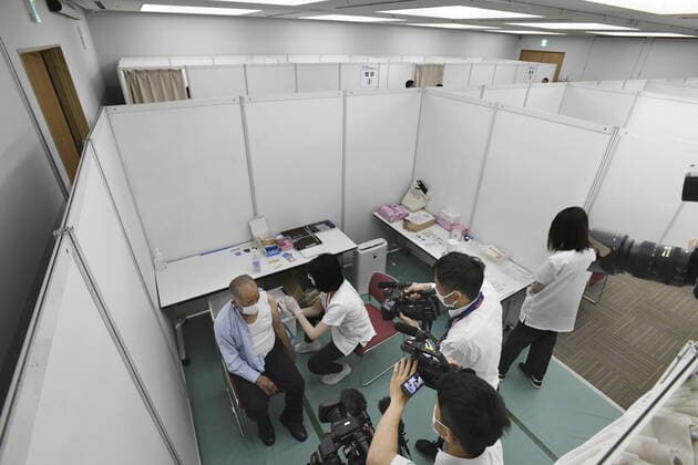Mass vaccination center in Osaka A senior citizen receives a coronavirus vaccine shot at a newly opened mass vaccination center in Osaka on May 24, 2021. (Pool photo) 