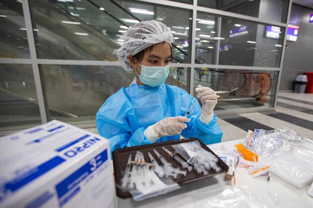 May 24, 2021, Bangkok, Thailand: A health worker prepares to administer doses of Sinovac Vaccines at the Bang Sue vaccination center in Bangkok..The Thai government has opened a vaccine center in Bang Sue, which is located in northern Bangkok. The aim of this vaccine center is to provide vaccines to public transportation employee such as train operators, bus, taxi, and motorcycle drivers beginning on May 24 before start offering walk-in vaccines on June 1. Bangkok Thailand - ZUMAs197 20210524_zaa_s197_002 Copyright: xVaruthxPongsapipattx