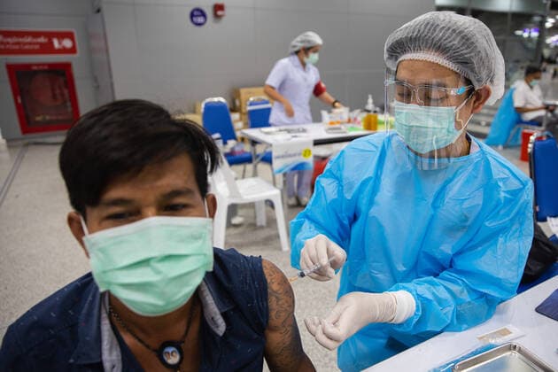 May 24, 2021, Bangkok, Thailand: A health worker prepares to administers a dose of Sinovac Vaccine to a public transportation employee at the Bang Sue vaccination center in Bangkok..The Thai government has opened a vaccine center in Bang Sue, which is located in northern Bangkok. The aim of this vaccine center is to provide vaccines to public transportation employee such as train operators, bus, taxi, and motorcycle drivers beginning on May 24 before start offering walk-in vaccines on June 1. Bangkok Thailand - ZUMAs197 20210524_zaa_s197_006 Copyright: xVaruthxPongsapipattx