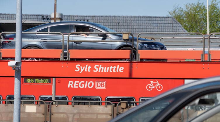 Nordseeinsel Sylt am Pfingstsonntag 2021 - Sylt-Shuttel der Deutschen Bahn -;Nordseeinsel Sylt am Pfingstsonntag 2021 - Sylt-Shuttel der Deutschen Bahn -, Sylt Schleswig-Holstein Deutschland Sylt-Shuttle *** North Sea Island Sylt on Whitsunday 2021 Sylt Shuttel of Deutsche Bahn North Sea Island Sylt on Whitsunday 2021 Sylt Shuttel of Deutsche Bahn , Sylt Schleswig Holstein Germany Sylt Shuttle