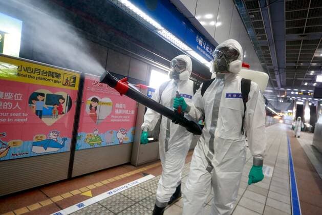 May 25, 2021, Taioei, Taipei, Taiwan: Military officers disinfect Sun Yat Sen Memorial Hall station in Taipei, following a continuous rise in the number of domestic Covid-19 cases, with a nationwide Level 3 Covid-19 alert being extended to 14 June 2021. Taiwan reported 281 new domestic cases and 261 adjusted domestic cases on 25 May, according to Taiwan Center for Disease Control. Taioei Taiwan - ZUMAs313 20210525_zip_s313_004 Copyright: xDanielxCengxShou-Yix