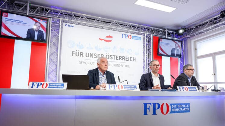 20210525 Press conference of FPOe News and preview of the special session of the National Council VIENNA, AUSTRIA - MAY 25: Associate university professor for international law, comparative law in the field of constitutional and administrative law Michael Geistlinger , Member of the National Council and club chairman Herbert Kickl (FPOe) and press spokeperson at Press conference - of FPOe News and preview of the special session of the National Council at FPOe-Media Center on May 25, 2021 in Vienna, Austria. 210525_SEPA_10_037 Copyright: xMichaelxIndrax SEPAxMedia