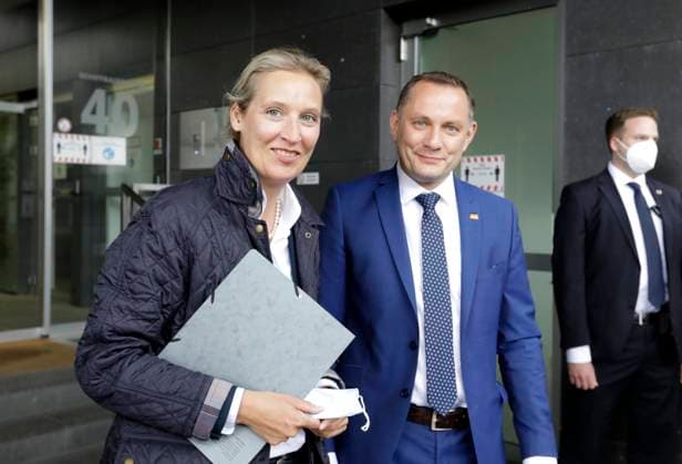Bilder des Jahres 2021, News 05 Mai News Themen der Woche KW21 News Bilder des Tages Alice Weidel, Co-Vorsitzende der AfD-Bundestagsfraktion, Tino Chrupalla, stv. Vorsitzender der AfD-Bundestagsfraktion und Spitzenkandidat fuer die Bundestagswahl, vor der AfD Pressekonferenz in der Bundespressekonferenz, PK zu - Vorstellung des Spitzenduos fuer die Bundestagswahl 2021, DEU, Berlin, 25.05.2021 *** Alice Weidel, Co-Chairman of the AfD Bundestag faction, Tino Chrupalla, Deputy Chairman of the AfD Bundestag faction and top candidate for the Bundestag election, before the AfD press conference at the Federal Press Conference, PK to present the top duo for the Bundestag election 2021, DEU, Berlin, 25 05 2021