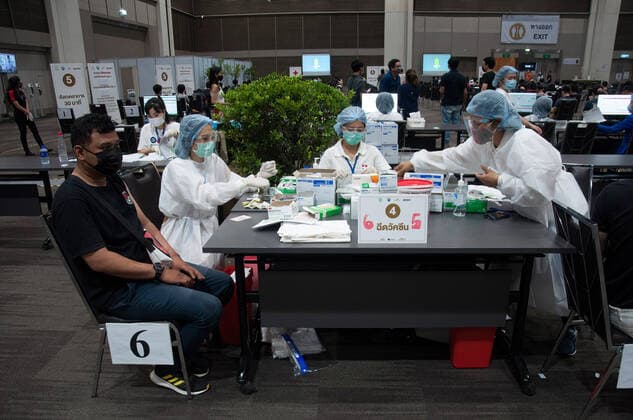 May 25, 2021, Bangkok, Thailand: A man wearing a mask waits to get vaccinated with Sinovac vaccine during vaccination against COVID-19 coronavirus disease for aircrew members and employees of commercial airlines at Siam Paragon shopping mall in Bangkok. Bangkok Thailand - ZUMAs197 20210525_zaa_s197_065 Copyright: xPeeraponxBoonyakiatx