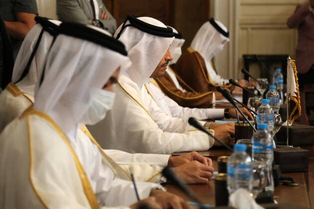 Bilder des Jahres 2021, News 05 Mai News Themen der Woche KW21 News Bilder des Tages Egypt Qatar Diplomacy Egyptian Foreign Minister Sameh Shoukri meets with his Qatari counterpart Mohammed bin Abdulrahman Al-Thani at Tahrir Palace in the center of the capital Cairo, Egypt, on May 25, 2021. Cairo Egypt dawood-notitle210525_npQUy  Copyright: xFadelxDawodx