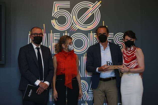 (L-R) The president and director of Spain Media, AndrÃ s Rodriguez; the third vice-president and Minister of Labour, Yolanda Diaz; and the award winners, the director of SAP, Rafael Brugnini and the director of Human Resources, Alba Herrera during the presentation of the Forbes Award to the best company to work for, at the Westin Palace Hotel, on May 25, 2021, in Madrid (Spain). Every year, Forges prepares its list of the 50 best companies to work for, a selection that this year takes on a strange relevance because of the pandemic, during which companies, and especially their Human Resources directors, have been challenged to implement extraordinary measures that take intoaccounttheir main asset, people. 25 MAY 2021;COMPANY;FORBES;FORBE Copyright: xCÃ zaroxDexLucax 3735826