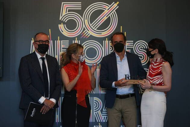 (L-R) The president and director of Spain Media, AndrÃ s Rodriguez; the third vice-president and Minister of Labour, Yolanda Diaz; and the award winners, the director of SAP, Rafael Brugnini and the director of Human Resources, Alba Herrera during the presentation of the Forbes Award to the best company to work for, at the Westin Palace Hotel, on May 25, 2021, in Madrid (Spain). Every year, Forges prepares its list of the 50 best companies to work for, a selection that this year takes on a strange relevance because of the pandemic, during which companies, and especially their Human Resources directors, have been challenged to implement extraordinary measures that take intoaccounttheir main asset, people. 25 MAY 2021;COMPANY;FORBES;FORBE Copyright: xCÃ zaroxDexLucax 3735827