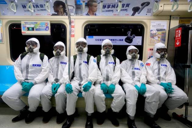 Bilder des Jahres 2021, News 05 Mai News Themen der Woche KW21 News Bilder des Tages Virus Outbreak Taiwan Military disinfections have been extended in public areas and transportations across the island particularly in Taipei,, following an increasing number of domestic Covid-19 cases, in Taipei, Taiwan, on 26 May 2021. Taiwan Center for Disease Control on Wednesday reported 304 new domestic cases, 331 adjusted cases, and 11 deaths while facing inadequate vaccines supply in the face of the ongoing community transmission. Taipei Taiwan ceng-notitle210526_npVDI  Copyright: xCengxShouxYix