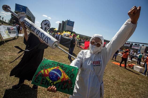 BRASILIA (BRAZIL), 05 26 2021.- Union members participate in a rally against the president of Brazil, Jair Bolsonaro in the city of Brasilia, Brazil, 26 May 2021. Brazilian unions protested this Wednesday against the privatizations promoted by the Government of President Jair Bolsonaro and demanded to increase subsidies to the poorest, those most affected by the covid-19 pandemic. EFE Joedson Alves Unions demand help for the poor and stop privatizations in Brazil !ACHTUNG: NUR REDAKTIONELLE NUTZUNG!  Copyright: xJoedsonxAlvesx AME694 20210526-637576509625136062