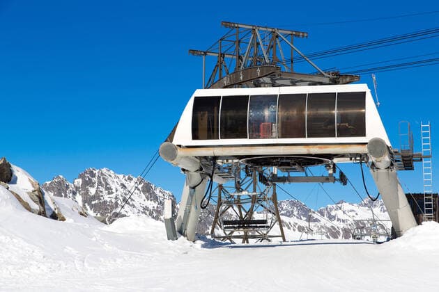 The ski lift at the Alpette in Vaujany and Oz en Oisans Copyright: xx 20228332