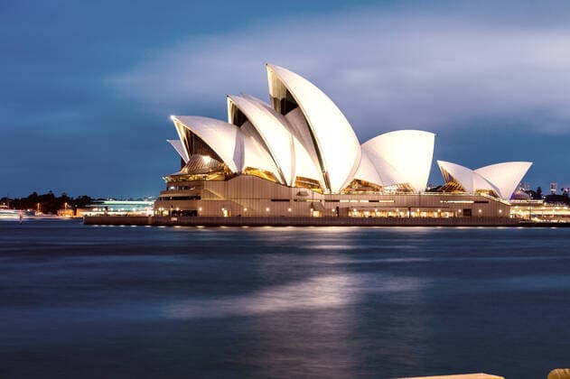 Architektur von Jorn Utzon SYDNEY - OCTOBER 12, 2015: The Sydney Opera House. It was designed by Danish architect Jorn Utzon. Copyright: xx 20638316