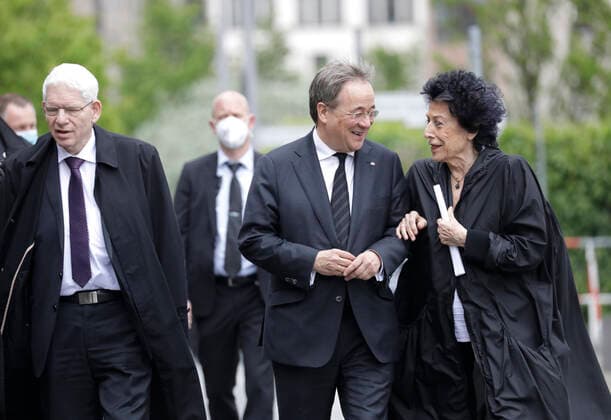 Josef Schuster, Praesident des Zentralrates der Juden, Armin Laschet, Ministerpraesident NRW, CDU, Lea Rosh, Autorin und Publizistin, besuchen das Denkmal fuer die ermordeten Juden Europas, DEU, Berlin, 27.05.2021 *** Josef Schuster, President of the Central Council of Jews, Armin Laschet, State Premier of North Rhine-Westphalia, CDU, Lea Rosh, author and publicist, visit the Memorial to the Murdered Jews of Europe, DEU, Berlin, 27 05 2021