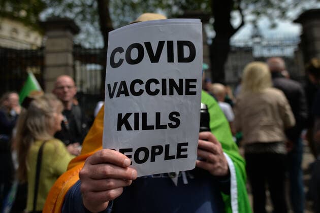 Anti-Vaccination Protest In Dublin A protester holds a placard in front of Leinster House during an anti-vaccination, anti-mask and anti-pandemic protest in the center of Dublin. On Thursday, 27 May 2021, in Dublin, Ireland. Dublin Ireland widak-antivacc210527_npcbn  Copyright: xArturxWidakx