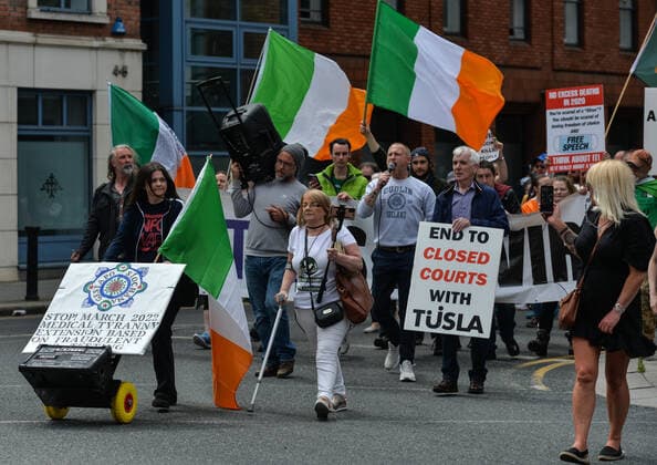 Anti-Vaccination Protest In Dublin Anti-Vaccination, anti-mask and anti-pandemic protesters march in the center of Dublin. On Thursday, 27 May 2021, in Dublin, Ireland. Dublin Ireland widak-antivacc210527_npkaT  Copyright: xArturxWidakx