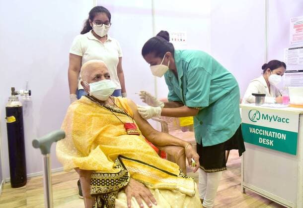 MUMBAI, INDIA - MAY 27: Beneficiaries get vaccinated against Covid-19 at Radio Club Vaccination Centre, Colaba on May 27, 2021 in Mumbai, India. More than 20 crore Indians have been vaccination against Covid-19, with at least 15.71 crore having taken their first dose and 4.35 crore their second, data from the Ministry of Health showed on Thursday.(Photo by Anshuman Poyrekar Hindustan Times ) COVID-19 Vaccination Drive