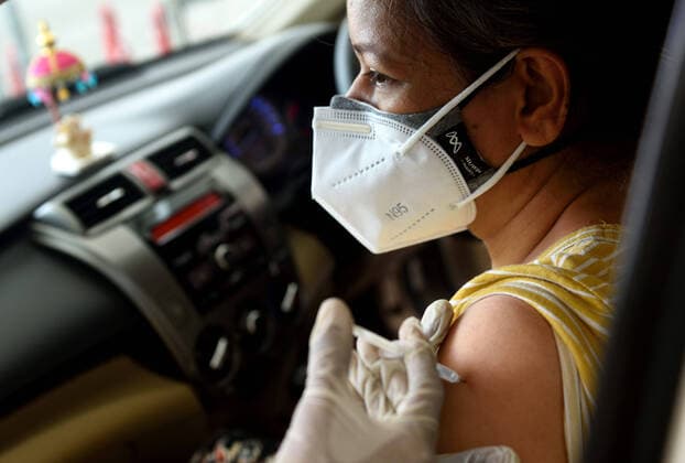 MUMBAI, INDIA - MAY 27: Beneficiaries get inoculated against Covid-19 at a drive-in vaccination centre at Malad on May 27, 2021 in Mumbai, India. More than 20 crore Indians have been vaccination against Covid-19, with at least 15.71 crore having taken their first dose and 4.35 crore their second, data from the Ministry of Health showed on Thursday.(Photo by Satish Bate Hindustan Times ) COVID-19 Vaccination Drive