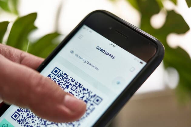 Ny coronapas-app kan nu downloades. Koebenhavn, fredag den 28. maj 2021.I appen vil det vaere muligt for brugeren at skifte mellem to indstillinger til brug i henholdsvis Danmark og udlandet, saa kun de noedvendige oplysninger vises. Appen kan benyttes til at dokumentere et gyldigt coronapas i baade Danmark og ved rejser i EU.. , Copenhagen Denmark Copyright: RitzauxScanpix SignexGoldmannx COP108 spdk20210528-111020-L