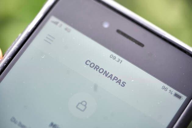 Ny coronapas-app kan nu downloades. Koebenhavn, fredag den 28. maj 2021.I appen vil det vaere muligt for brugeren at skifte mellem to indstillinger til brug i henholdsvis Danmark og udlandet, saa kun de noedvendige oplysninger vises. Appen kan benyttes til at dokumentere et gyldigt coronapas i baade Danmark og ved rejser i EU.. , Copenhagen Denmark Copyright: RitzauxScanpix SignexGoldmannx COP108 spdk20210528-111127-L