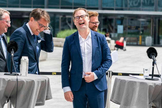 Finansminister Nicolai Wammen (S), sundhedsminister Magnus Heunicke (S), transportminister Benny Engelbrecht (S), adm. dir. i Dansk Industri Lars Sandahl Soerensen og adm. dir. i Dansk Erhverv Brian Mikkelsen, afholder pressemoede om lancering af det nye digitale coronapas, Foran Terminal 3 paa Lufthavnstorvet i Koebenhavns Lufthavn fredag den 28. maj 2021. , Denmark Copyright: MartinxSylvestx cop106 spdk20210528-140725-L