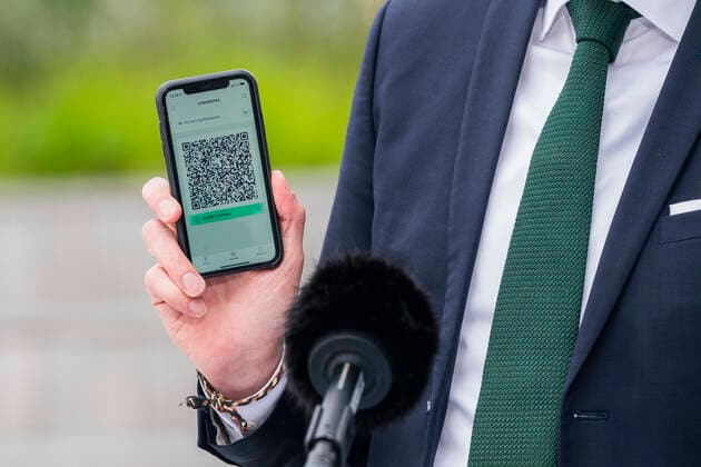 Finansminister Nicolai Wammen (S), sundhedsminister Magnus Heunicke (S), transportminister Benny Engelbrecht (S), adm. dir. i Dansk Industri Lars Sandahl Soerensen og adm. dir. i Dansk Erhverv Brian Mikkelsen, afholder pressemoede om lancering af det nye digitale coronapas, Foran Terminal 3 paa Lufthavnstorvet i Koebenhavns Lufthavn fredag den 28. maj 2021. , Denmark Copyright: MartinxSylvestx cop106 spdk20210528-140942-L