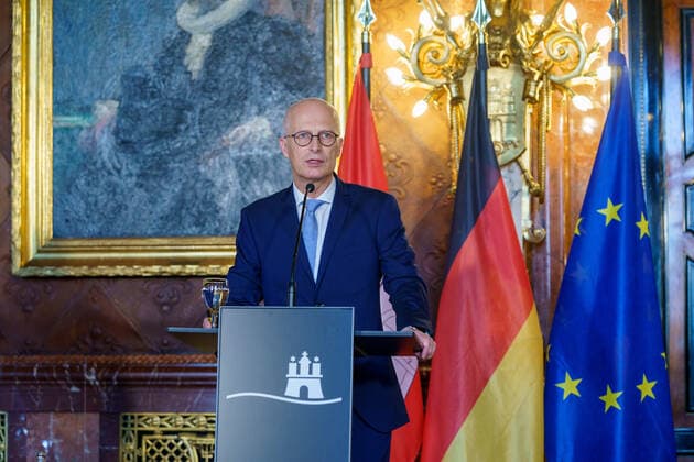 Hamburger Senat informiert über bevorstehende Öffnungsschritte während der Corona-Pandemie Erster Bürgermeister Dr. Peter Tschentscher -;Hamburger Senat informiert über bevorstehende Öffnungsschritte während der Corona-Pandemie Erster Bürgermeister Dr. Peter Tschentscher -, Hamburg Hamburg Deutschland Rathaus