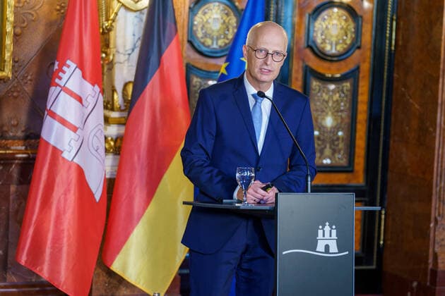 Hamburger Senat informiert über bevorstehende Öffnungsschritte während der Corona-Pandemie Erster Bürgermeister Dr. Peter Tschentscher -;Hamburger Senat informiert über bevorstehende Öffnungsschritte während der Corona-Pandemie Erster Bürgermeister Dr. Peter Tschentscher -, Hamburg Hamburg Deutschland Rathaus